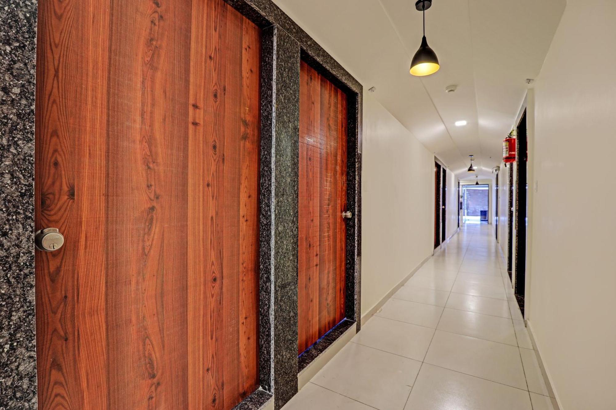 Hotel O Alexa Ahmedabad Luaran gambar