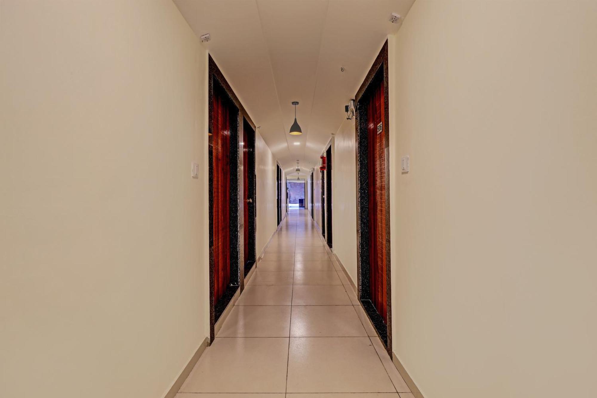 Hotel O Alexa Ahmedabad Luaran gambar